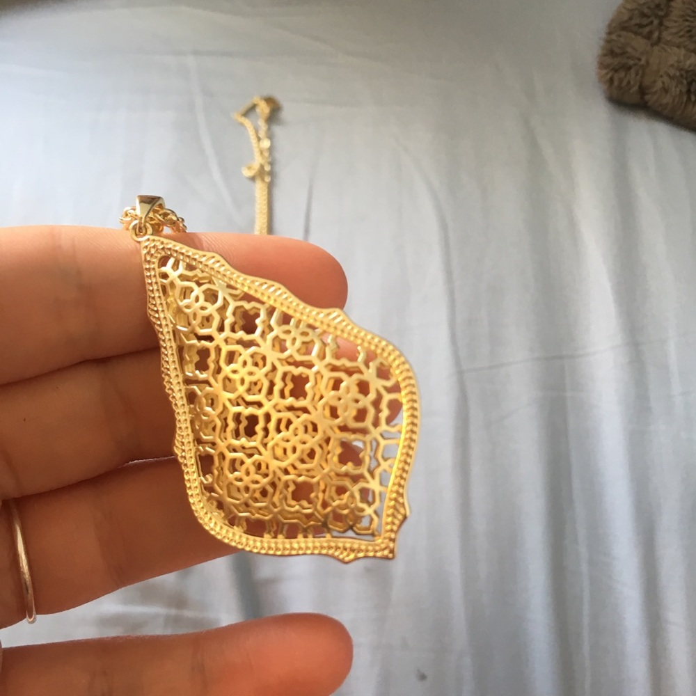 Long kendra scott necklace. Never worn.